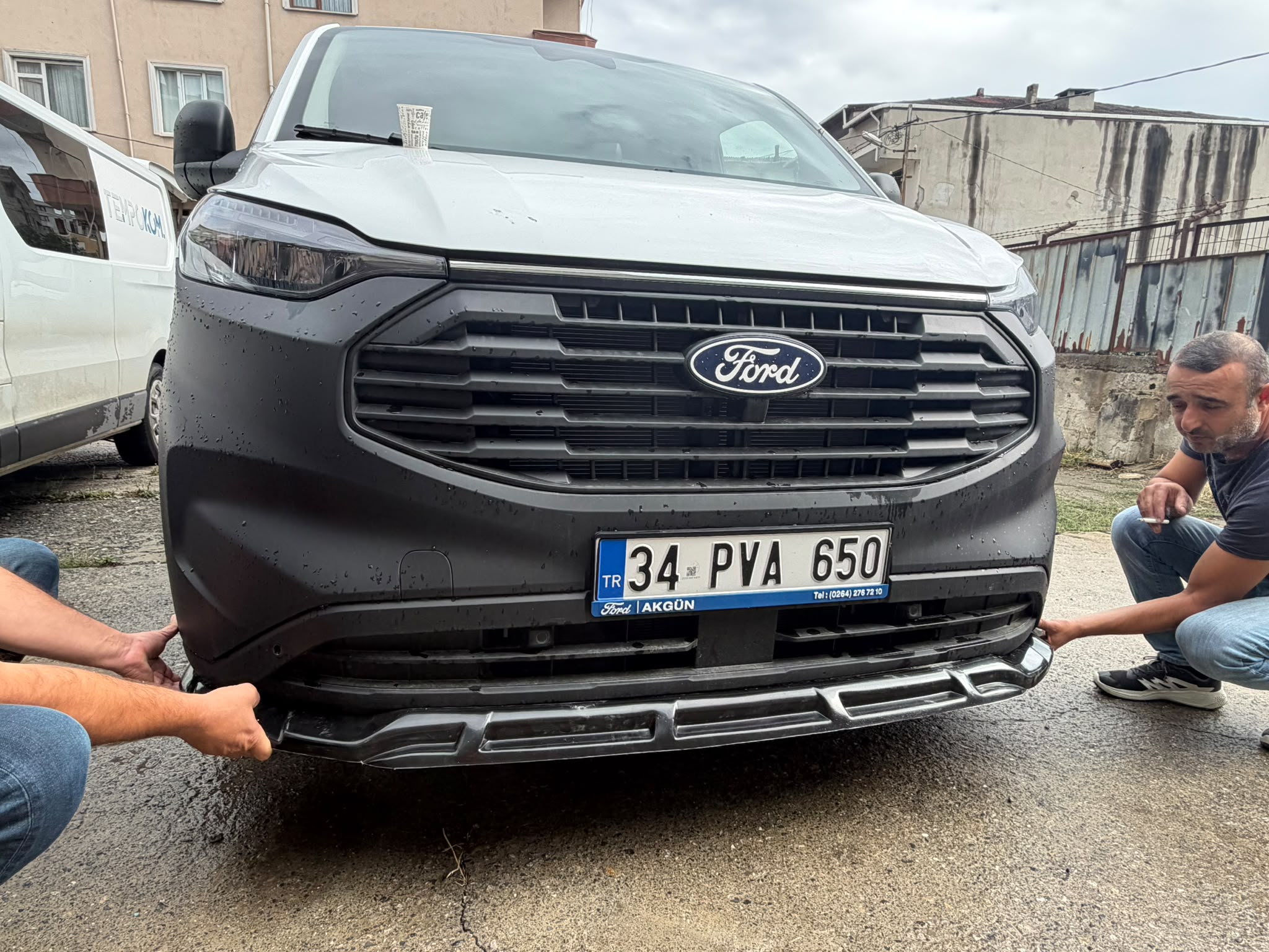 Ford Custom 2023-2026 Ön Tampon Lipi (( Parlak Siyah ))